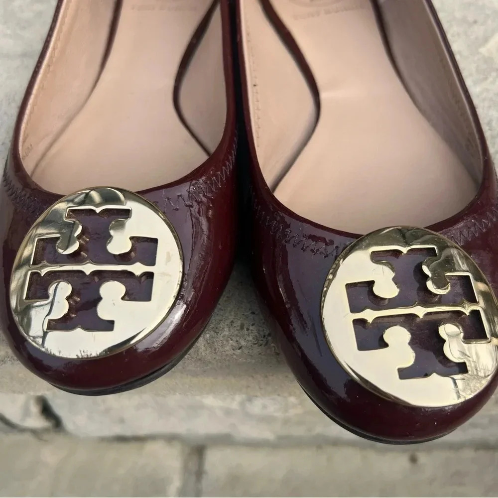 Tory Burch burgundy flats with gold logo Sz 6M - Picture 3 of 10